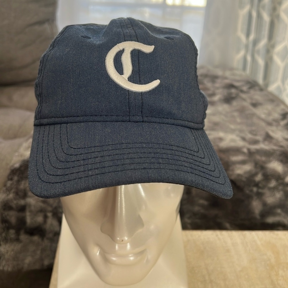 Calloway golf relaxed hat. Velcro adjustable closure. EUC.